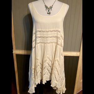 🍁Free People, gorgeous, low neck, flowing tunic.